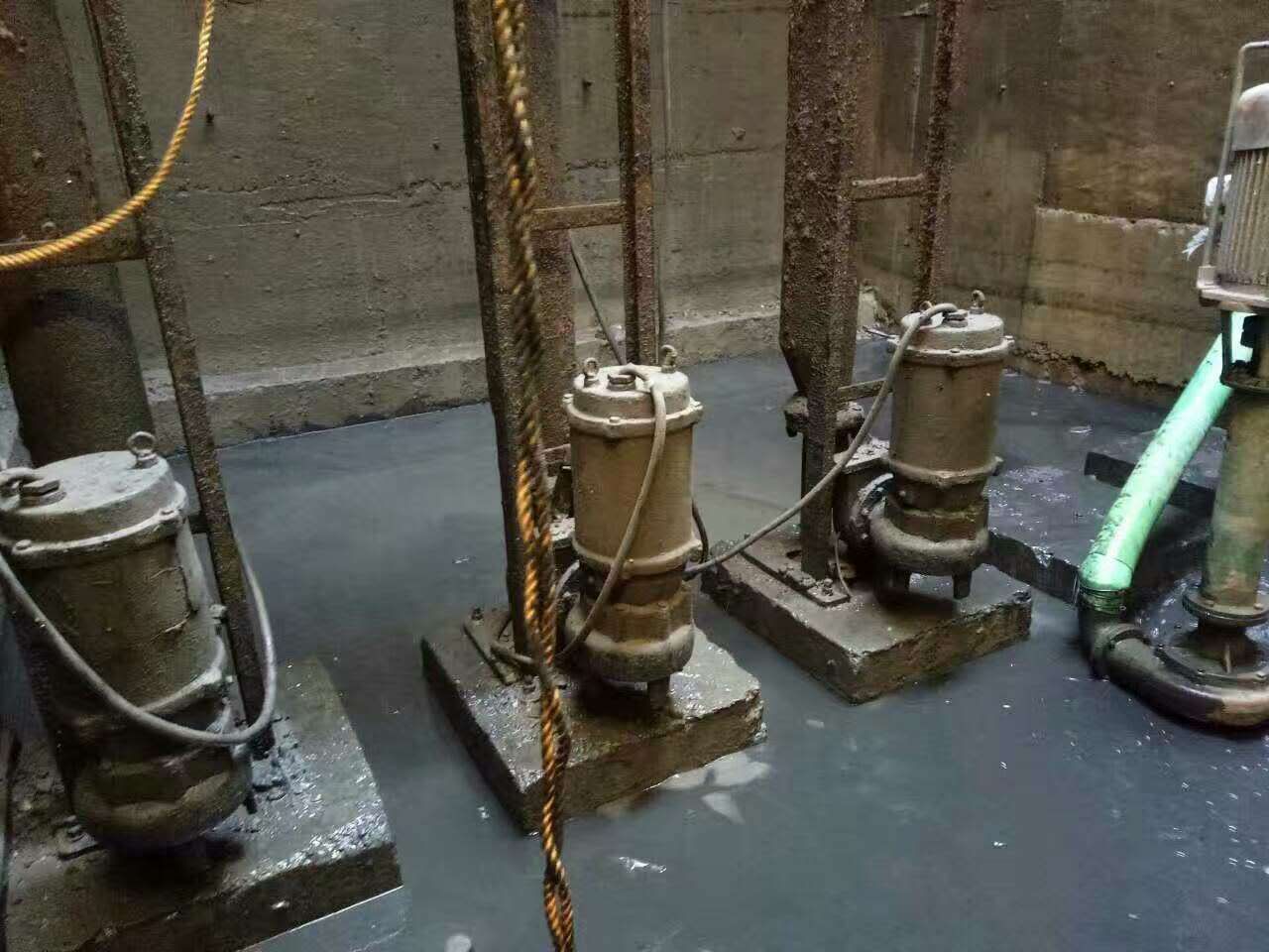 邱县污水池清理